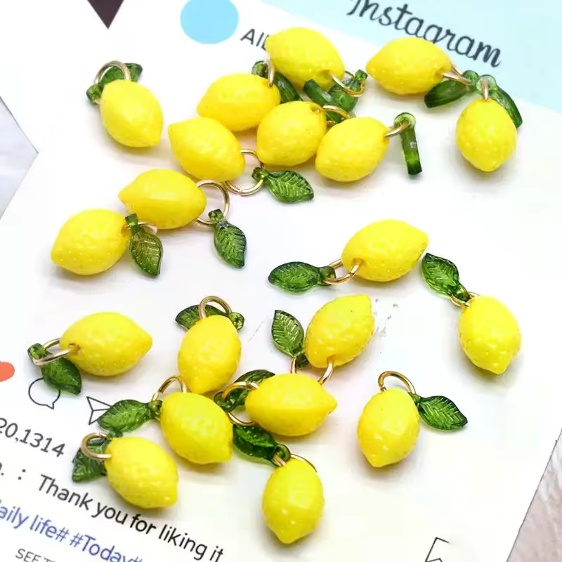 10 pendentifs citron en acrylique, breloques DIY, petites breloques citron, accessoires de bijoux faits à la main