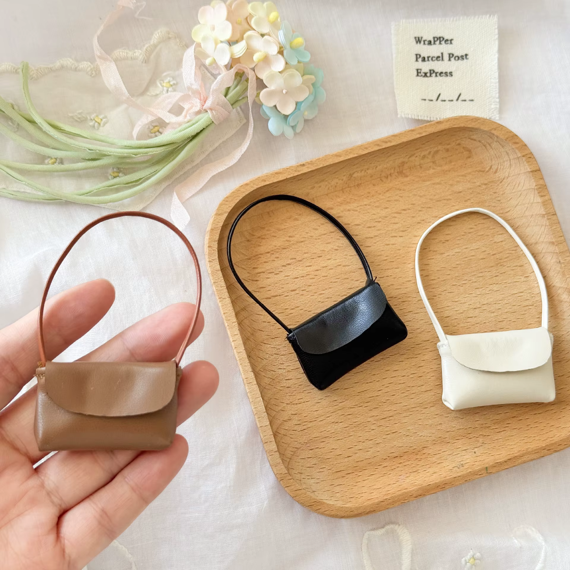 Mini sac à main de poupée en cuir exquis, sac à bandoulière adapté à une poupée de chat à longues jambes de 10-15cm et une décoration de vêtements de poupée BJD 1/8