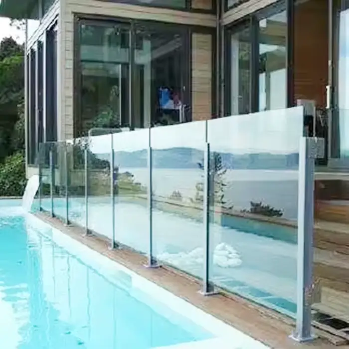 Barrières et rampes en verre architecturales sur mesure (acier inoxydable) / Poteaux
