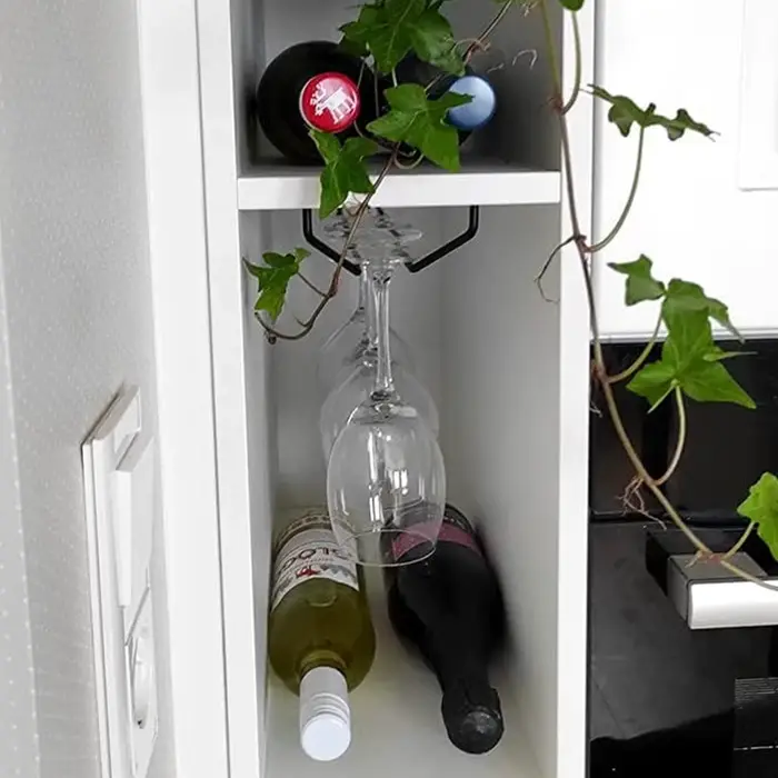 Support à verres à vin sous armoire