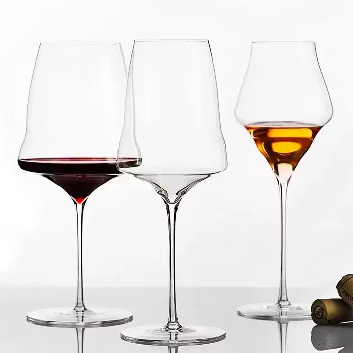 Verre à vin blanc en cristal clair extrême fin fait à la main