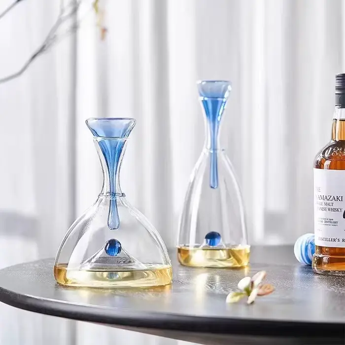 Carafe en verre minimaliste moderne