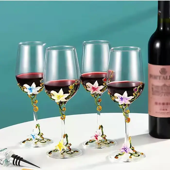 Ensemble de verres à Champagne et à vin en cristal émaillé