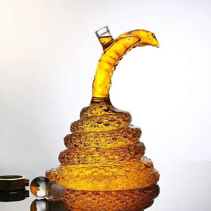 Décanteur de bouteille de vin en serpentin en verre