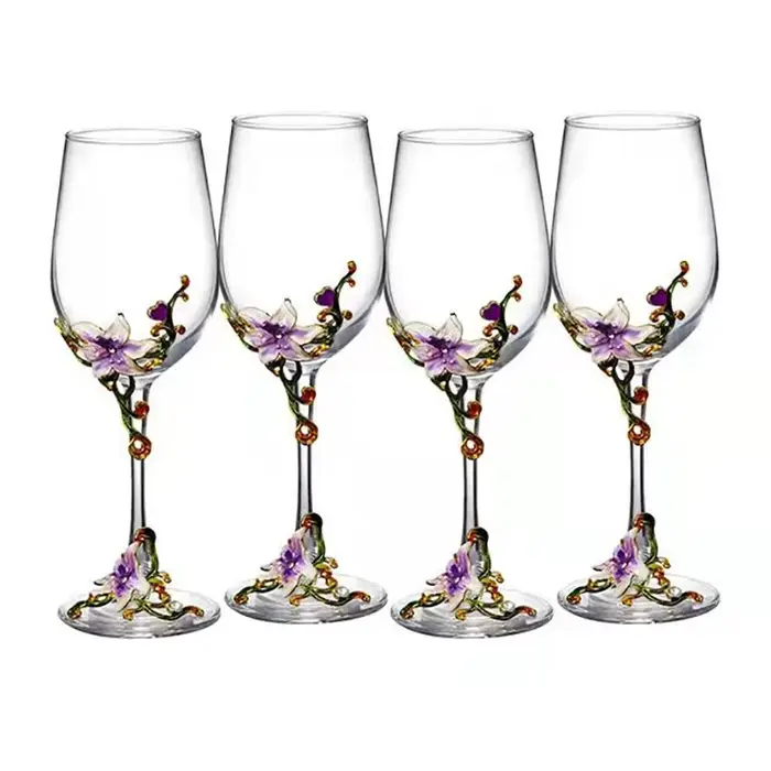 Ensemble de verres à Champagne et à vin en cristal émaillé