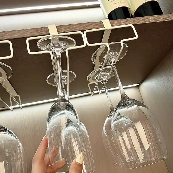 Support de rangement suspendu pour verres à vin sous armoire