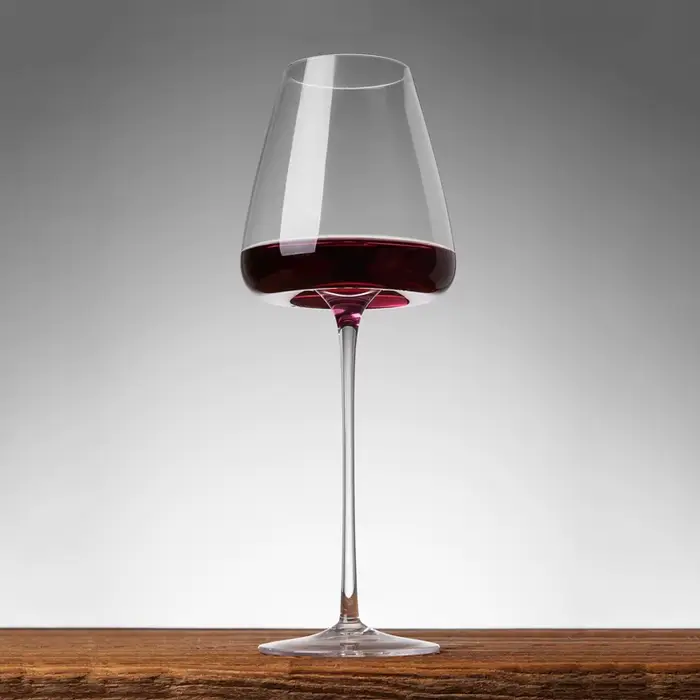 Verre à vin rouge fait à la main