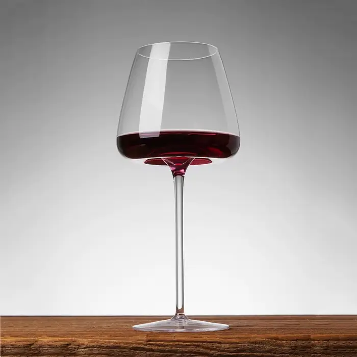 Verre à vin rouge fait à la main